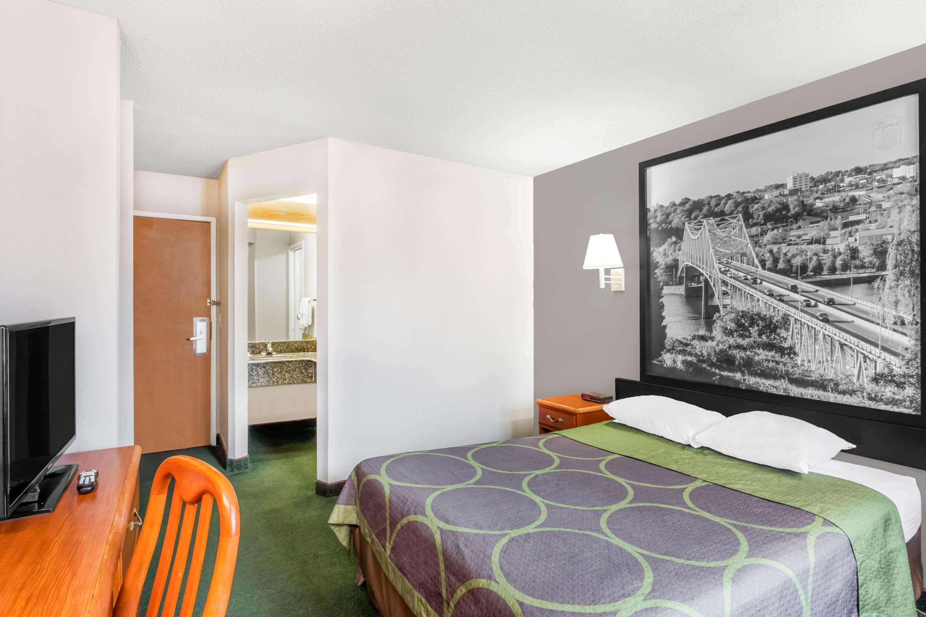 Super 8 By Wyndham Athens Hotel Exterior photo