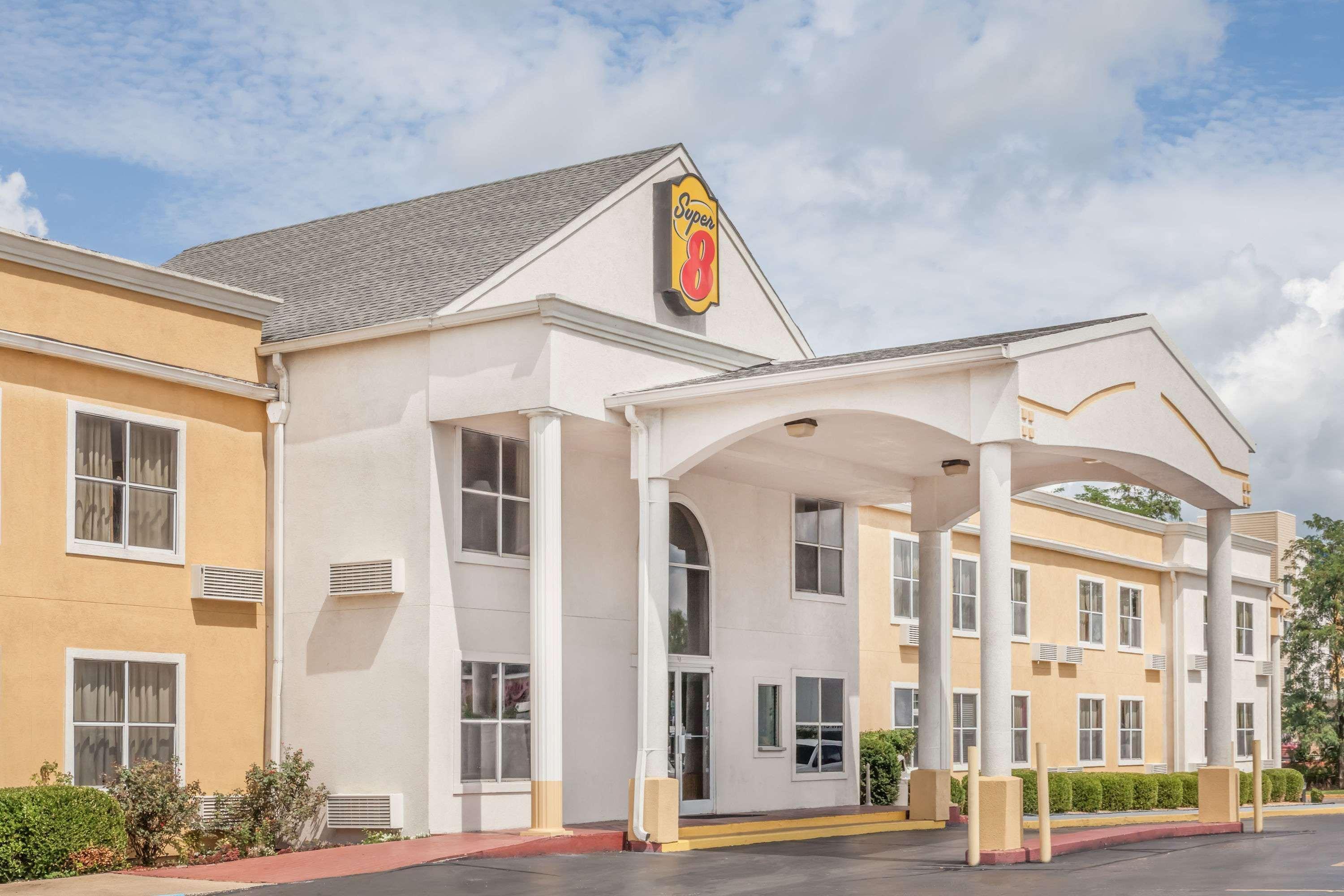 Super 8 By Wyndham Athens Hotel Exterior photo